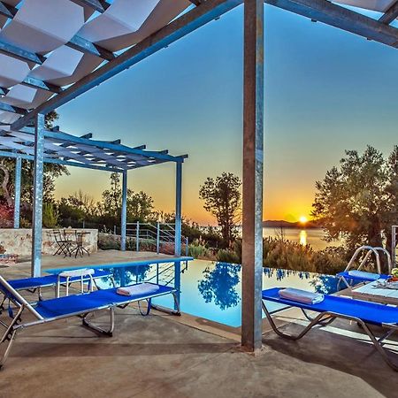Zidanos Luxurious Sea Front Villa Marantochori Exterior photo
