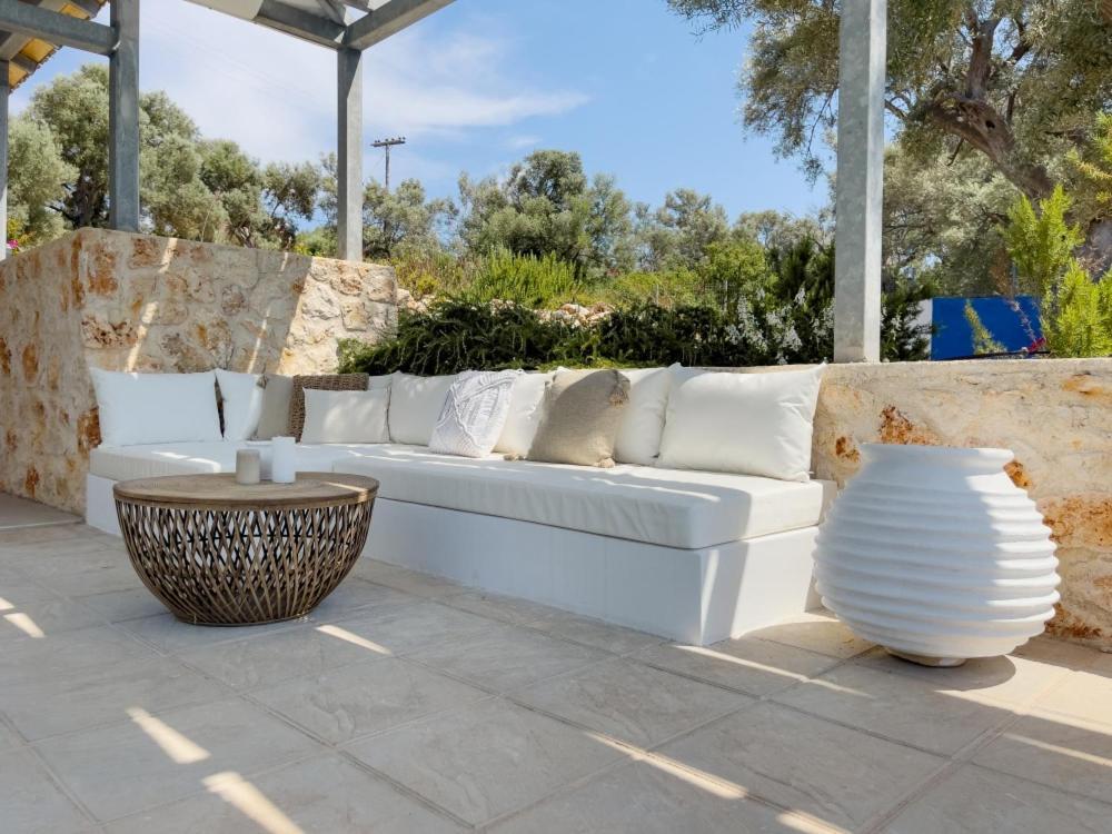 Zidanos Luxurious Sea Front Villa Marantochori Exterior photo