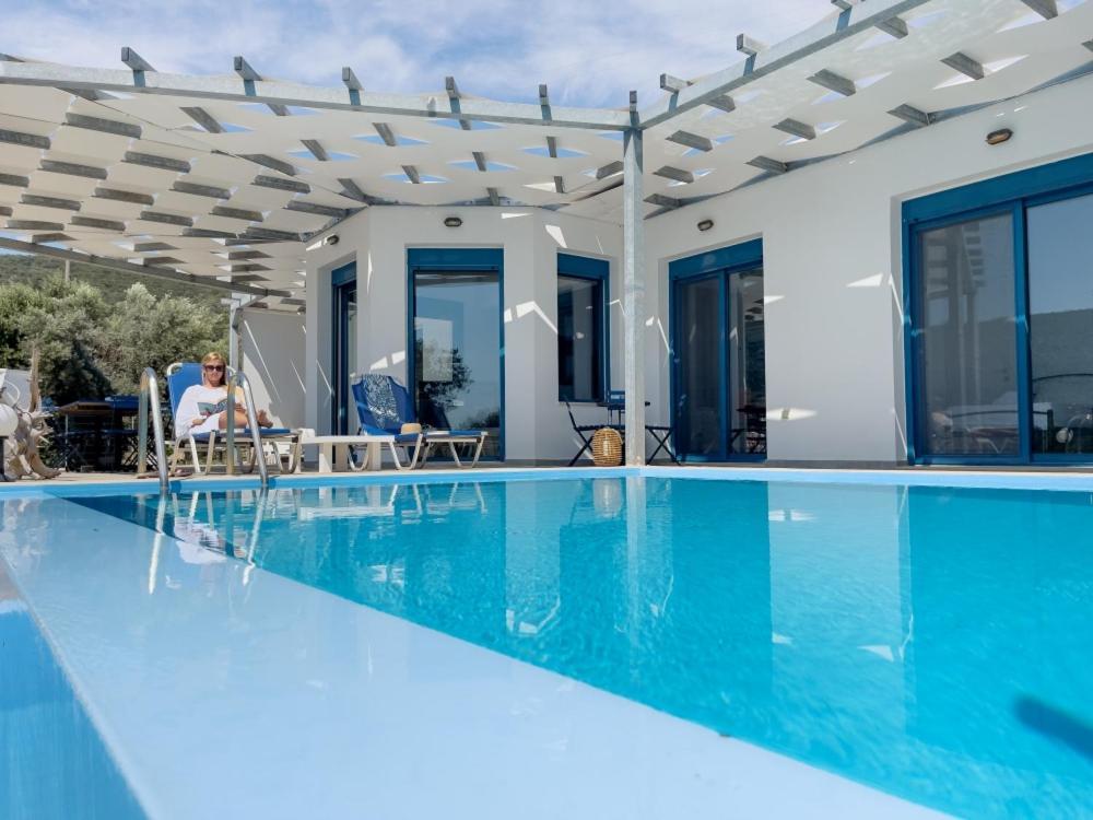 Zidanos Luxurious Sea Front Villa Marantochori Exterior photo