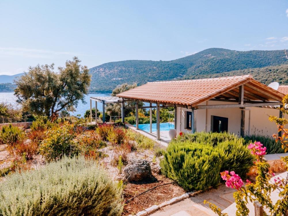 Zidanos Luxurious Sea Front Villa Marantochori Exterior photo